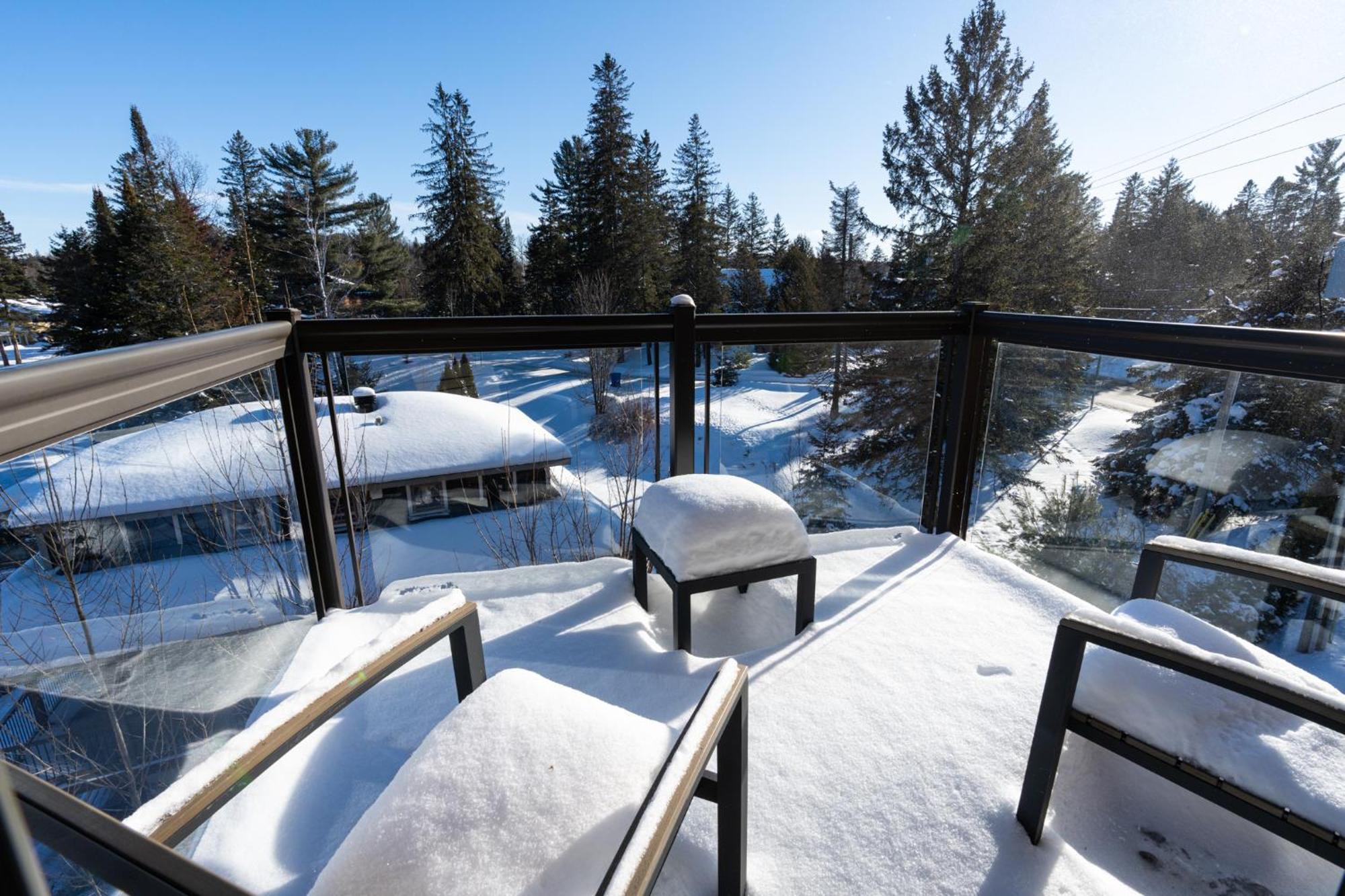 Le Viking Resort Sainte-Marguerite-du-Lac-Masson Exterior foto